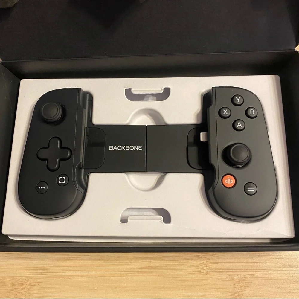 Backbone One Mobile Gaming Controller for iPhone Lightning Black New BB-02-B-R